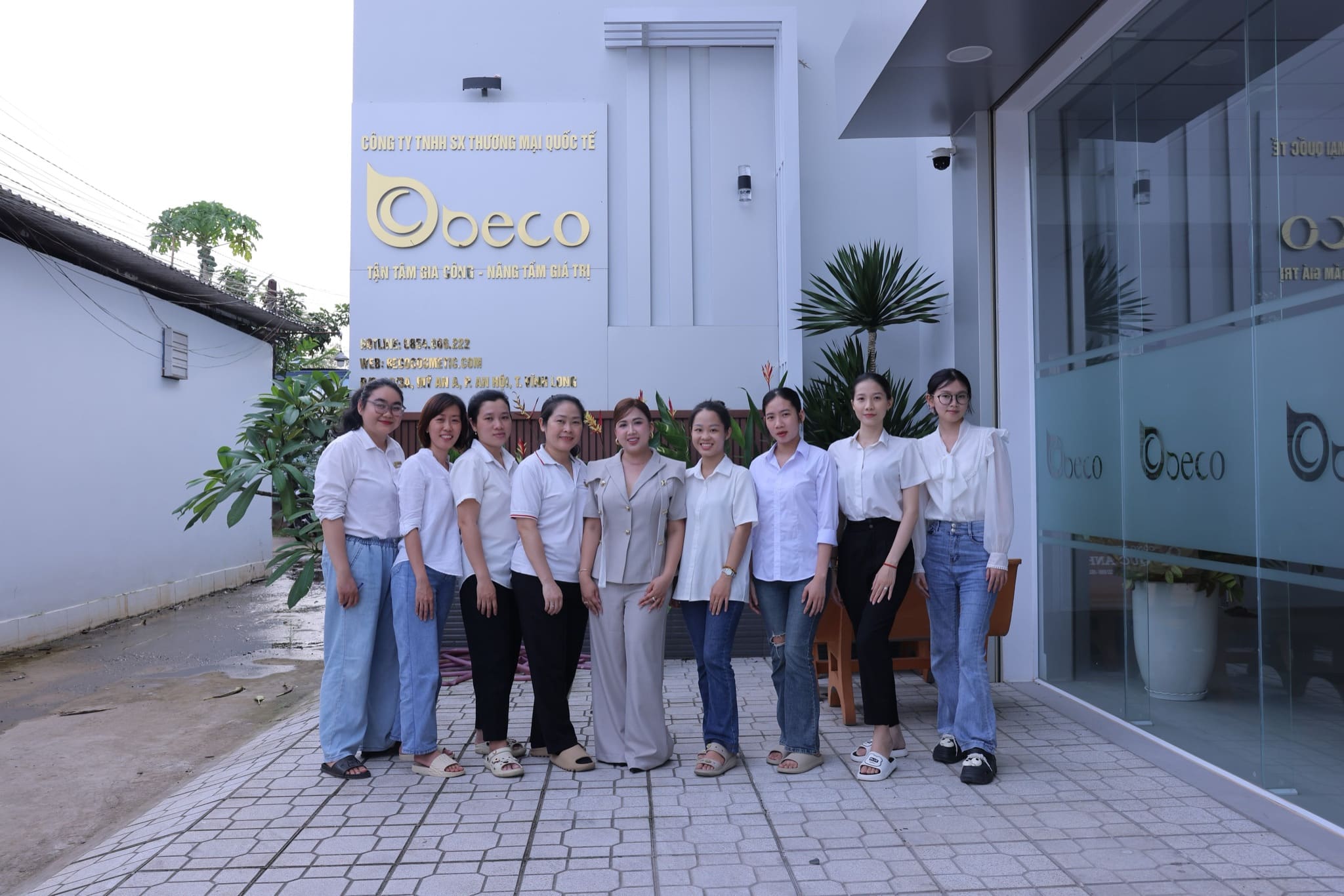 Tập thể nhân sự BECO tại nhà máy GMP của BECO